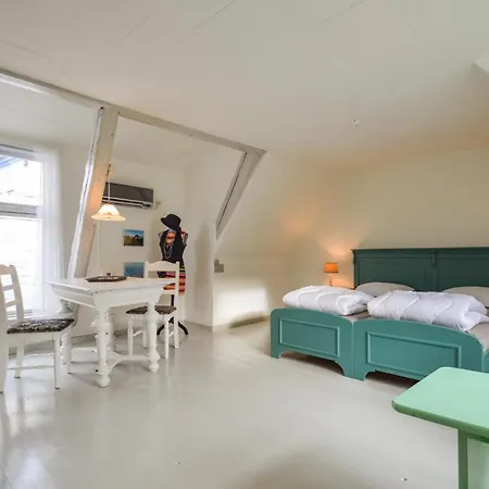 Holiday home Stunning In W/ *